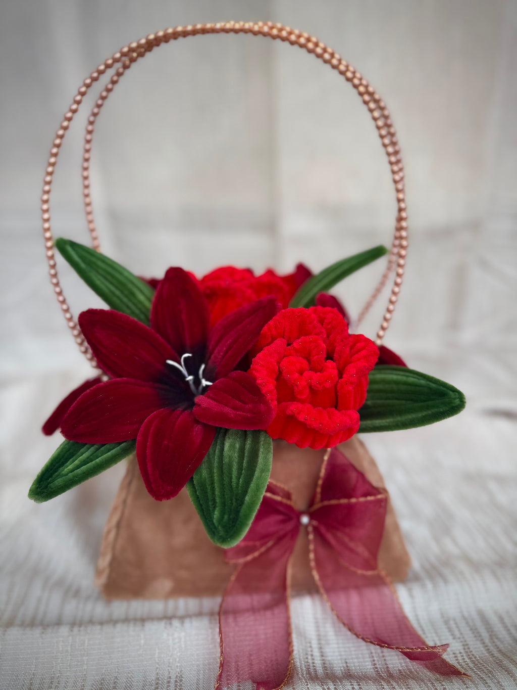 Poșetă florală cappuccino cu crini și trandafiri