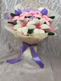 Buchet Floral Handmade cu Crini și lalele în Nuanțe Pastelate