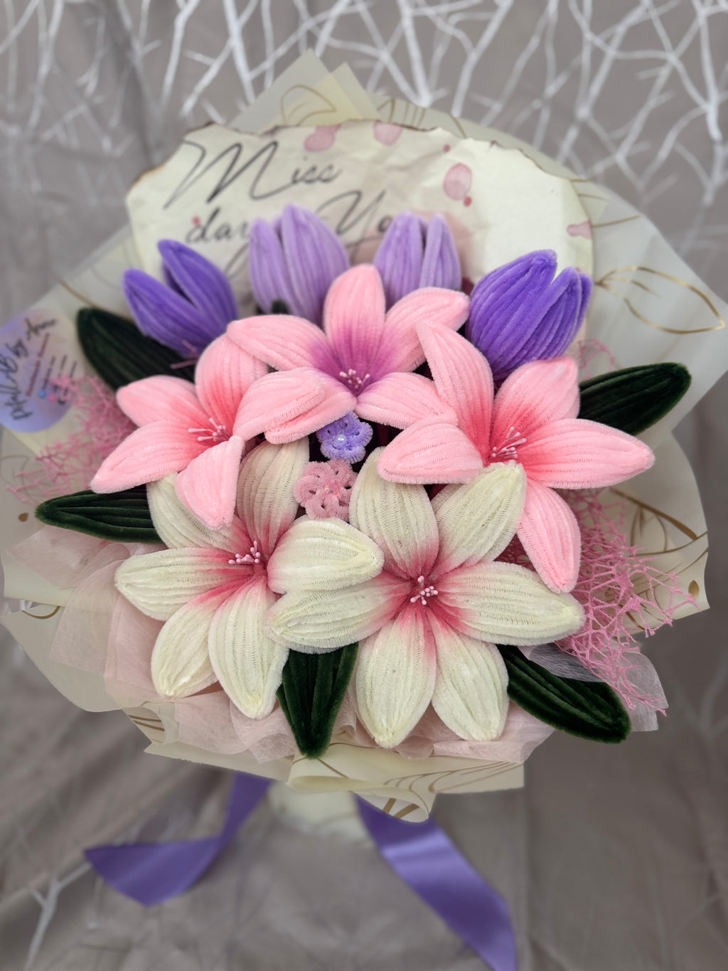 Buchet Floral Handmade cu Crini și lalele în Nuanțe Pastelate