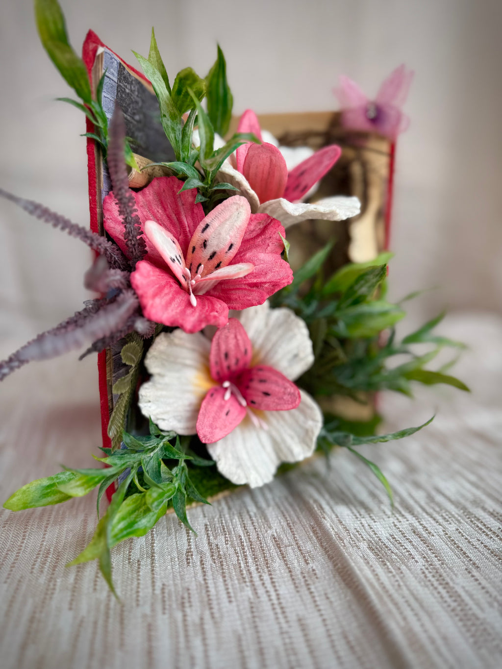Carte florală decorativă cu Alstroemeria roz și albă