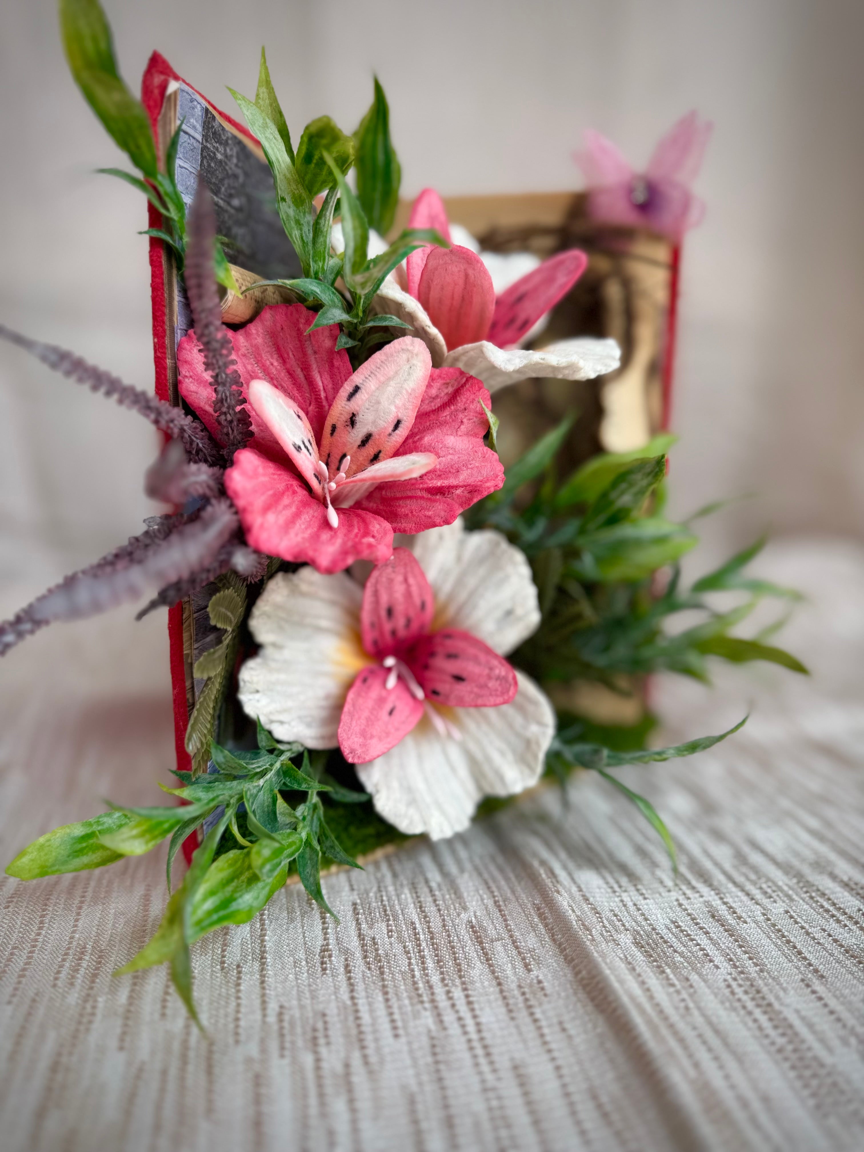 Carte florală decorativă cu Alstroemeria roz și albă