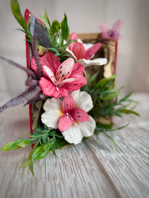 Carte florală decorativă cu Alstroemeria roz și albă