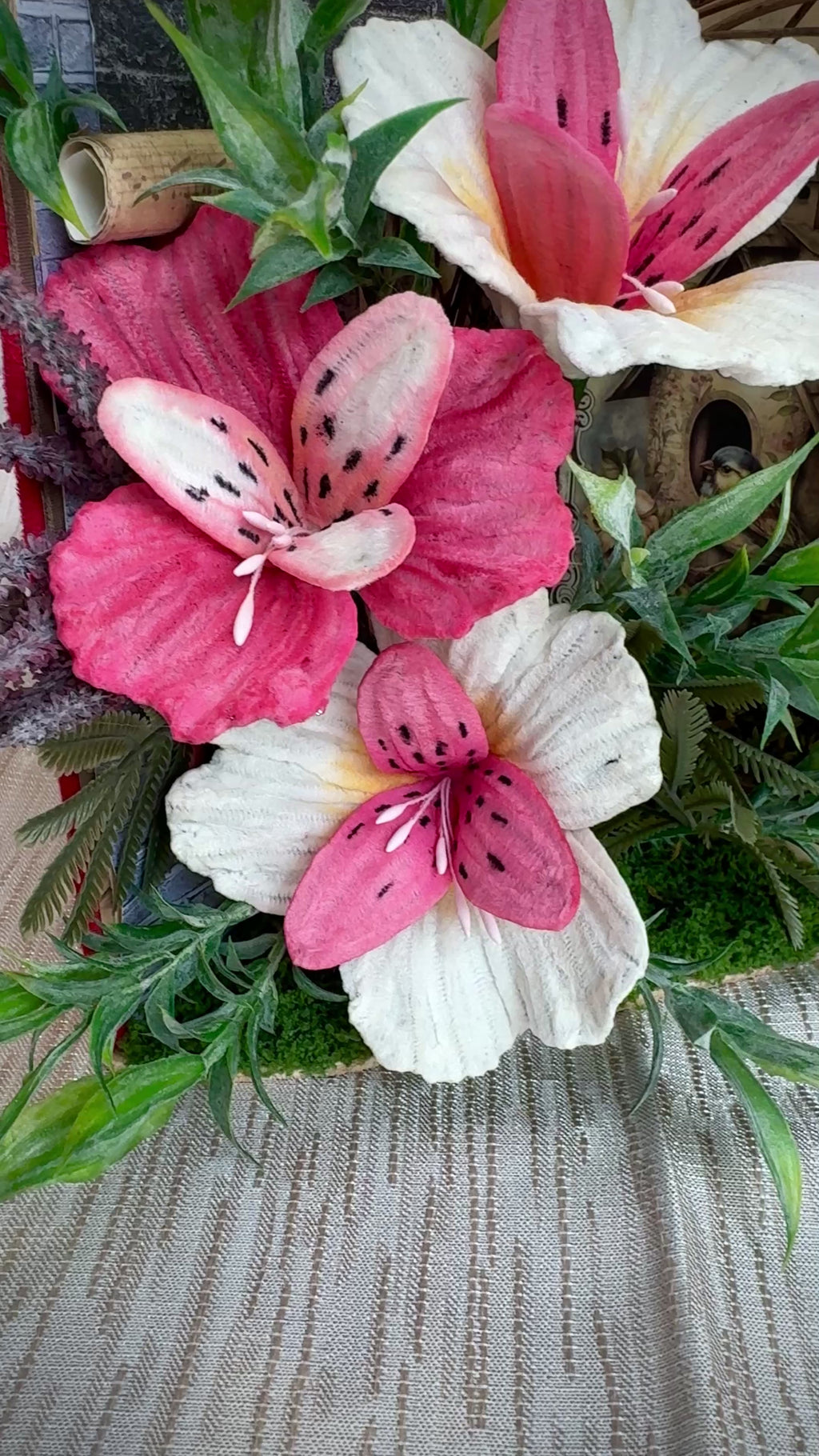 Carte florală decorativă cu Alstroemeria roz și albă