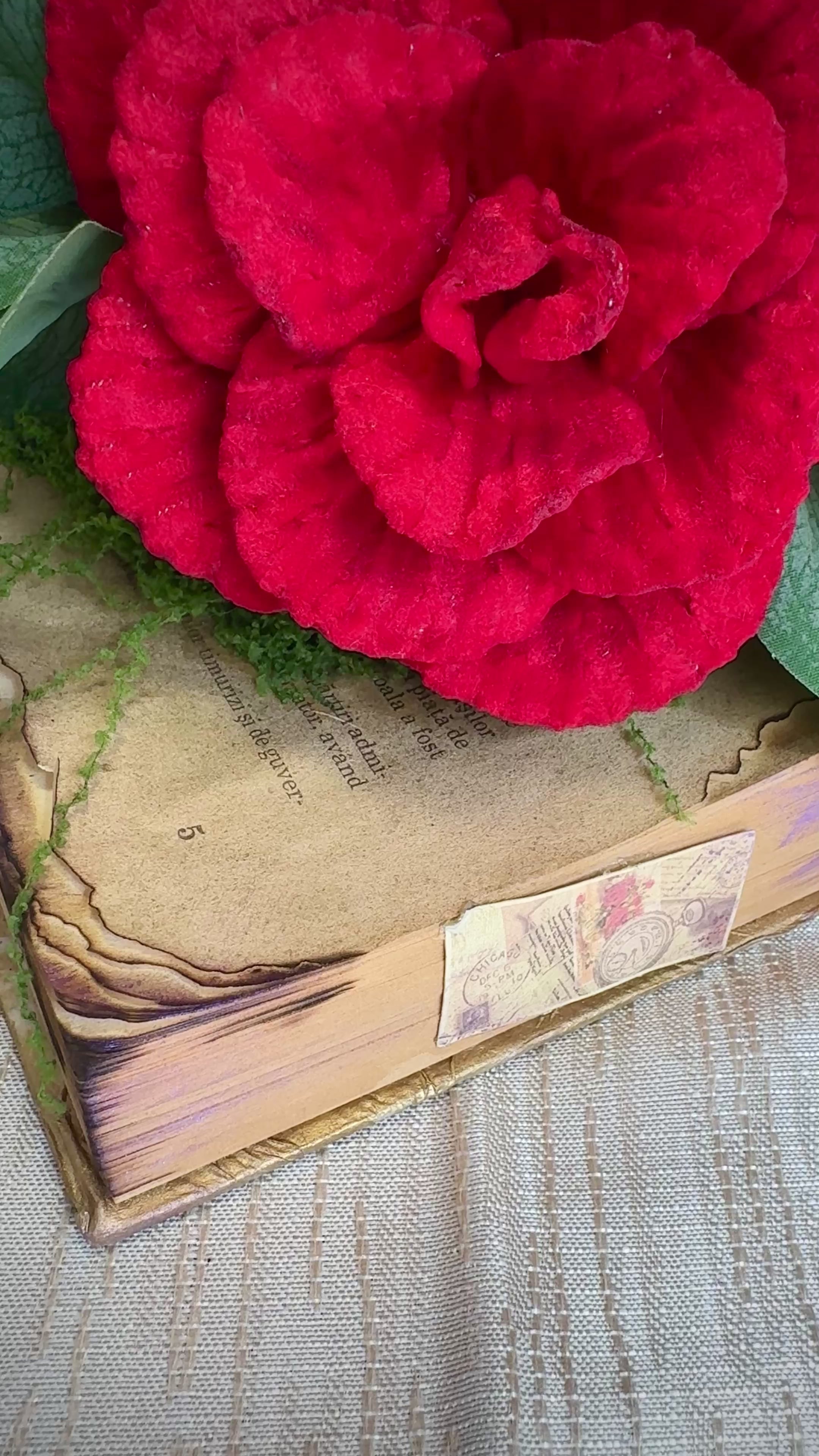 Carte florală decorativă cu trandafiri și anemone